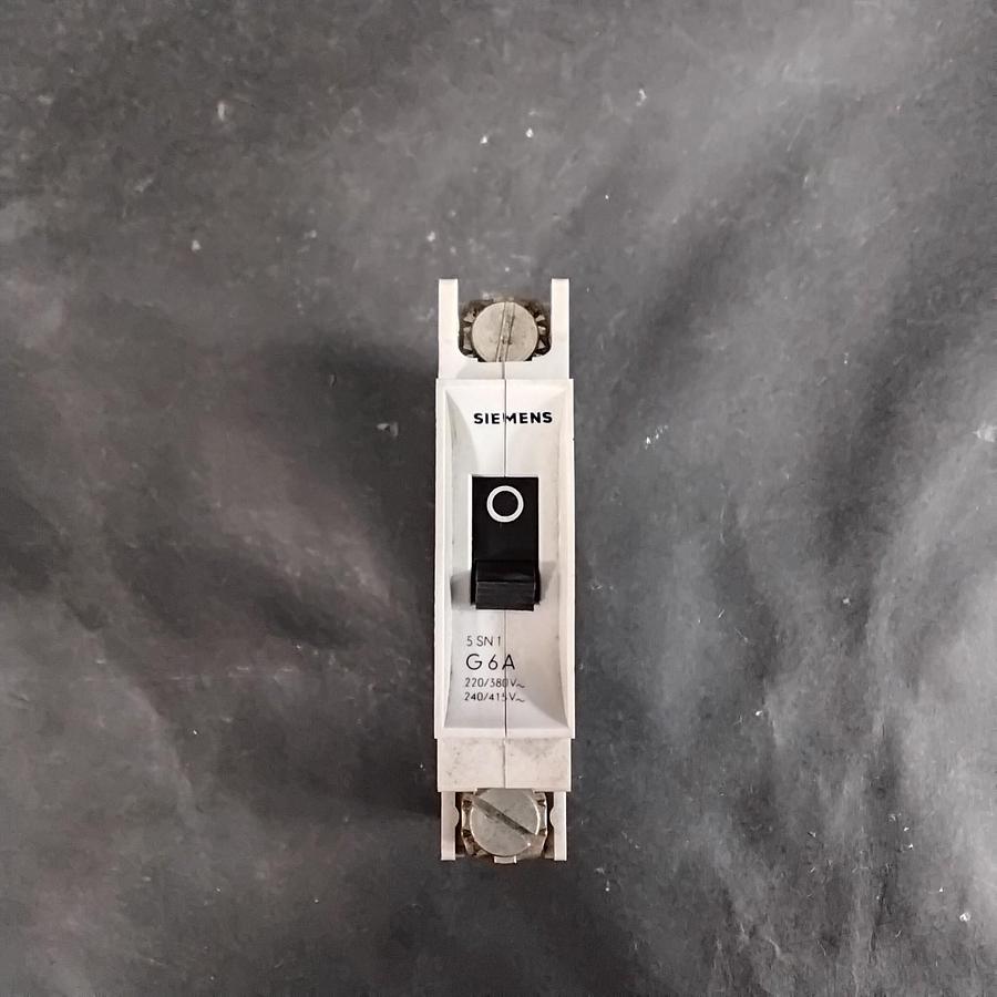 Used SIEMENS 5SN1 G6A CIRCUIT BREAKER ($10 OBO)