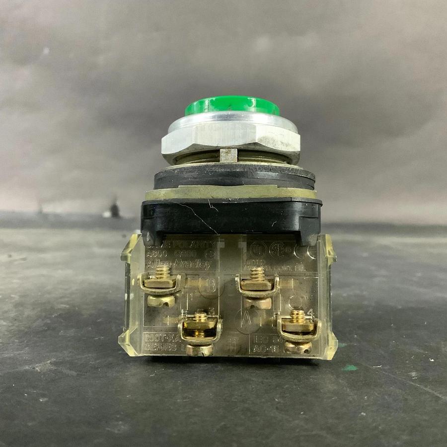 Used ALLEN BRADLEY 800T-B SER T GREEN PUSHBUTTON ($15 OBO)