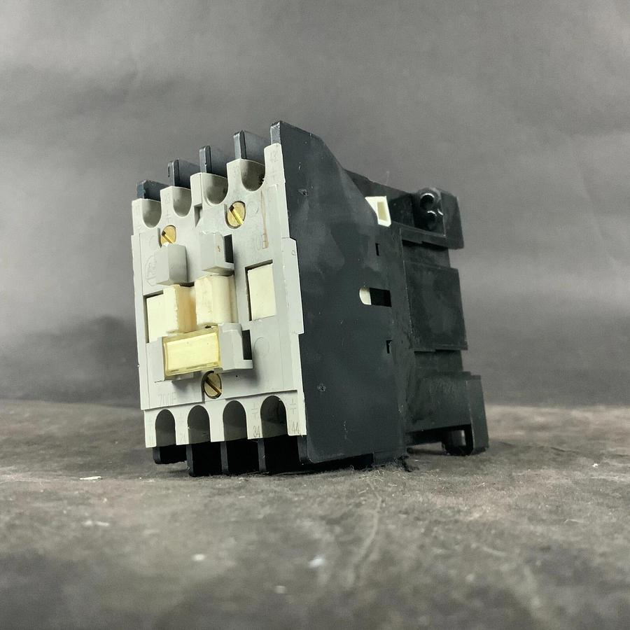 Used ALLEN BRADLEY 700-F400A2 C CONTACTOR ($35 OBO)