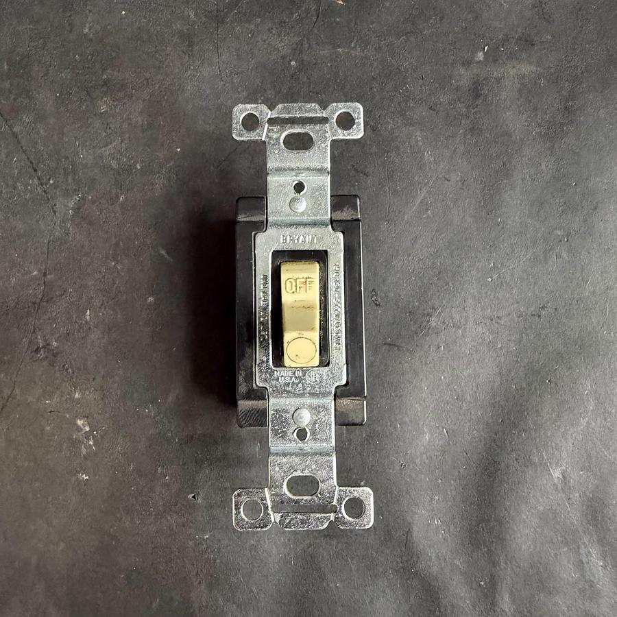 Used BRYANT 15A 120-277VAC SINGLE POLE SWITCH ($15 OBO)
