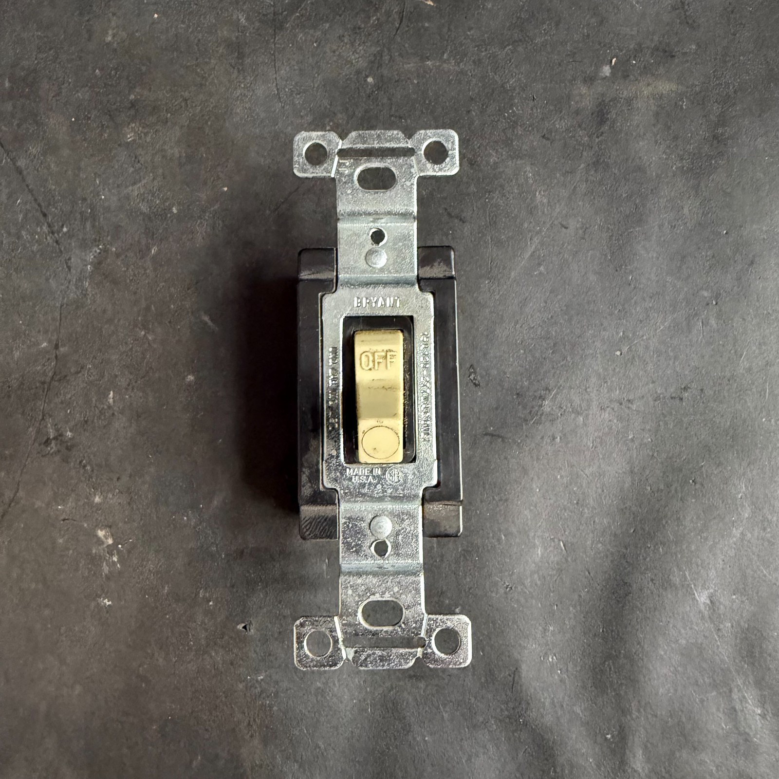 Used BRYANT 15A 120-277VAC SINGLE POLE SWITCH ($15 OBO)