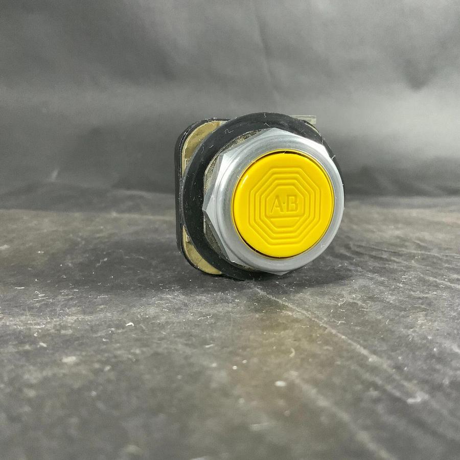 Used ALLEN BRADLEY 800T-A YELLOW PUSHBUTTON ($10 OBO)