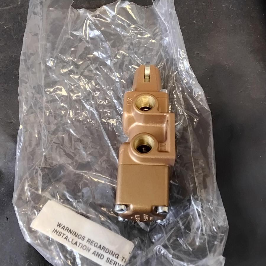 Used VZL-3301 - Versa 3 Way Pneumatic Directional Valve ($80 OBO)