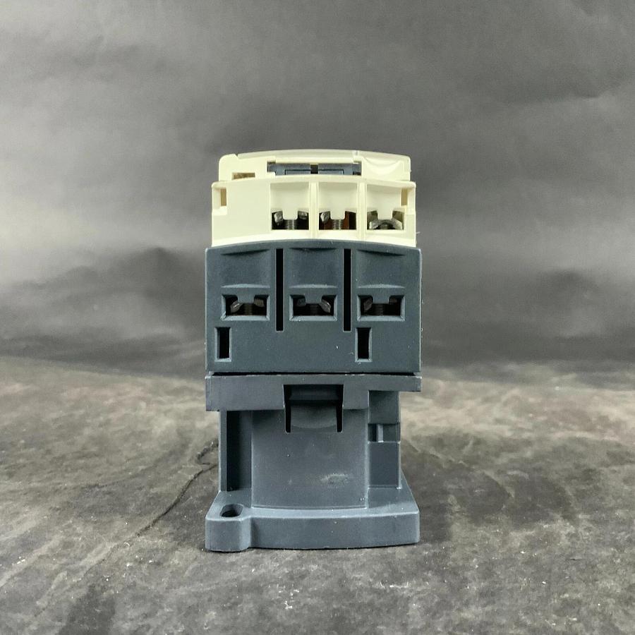Used SCHNEIDER ELECTRIC LC1D12 CONTACTOR ($35 OBO)