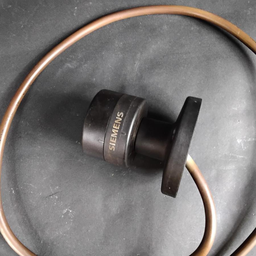 Used SIEMENS 8WD4 208-0AA STACK LIGHT BASE ($15 OBO)
