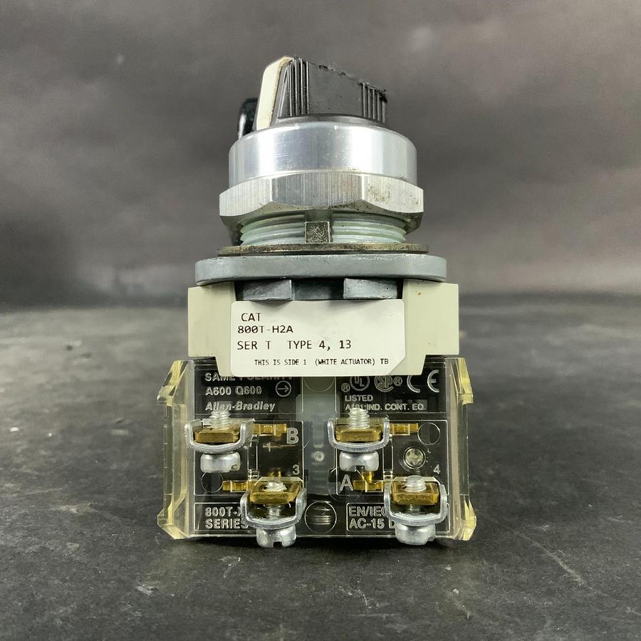 Used ALLEN BRADLEY 800-H2A SERIES T SELECTOR SWITCH ($12 OBO)