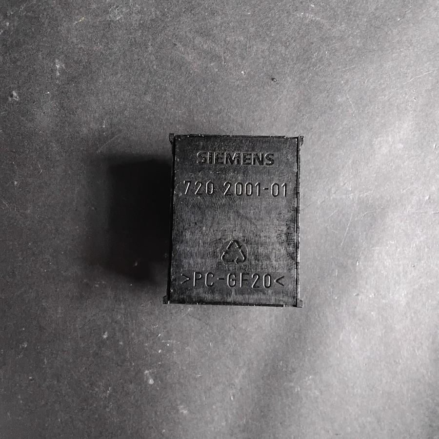 Used SIEMENS 720-2001-01 BUS CONNECTOR ($9 OBO)