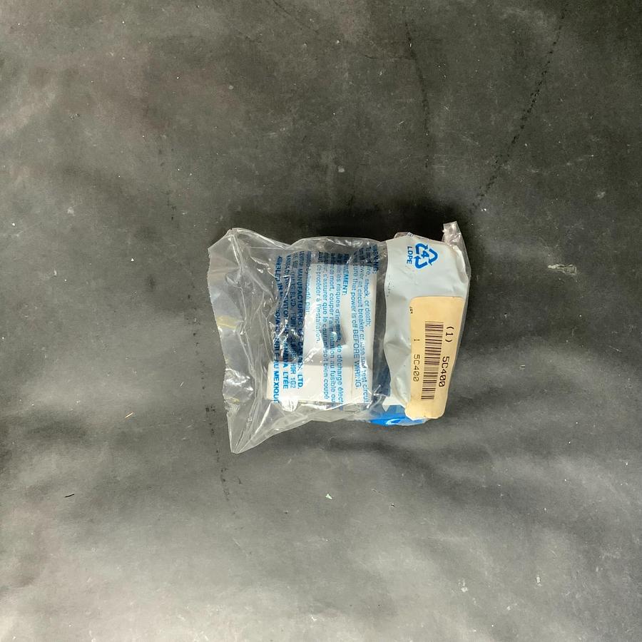 Used LEVITON 5C400 FLUORESCENT LAMP HOLDER ($5 OBO)