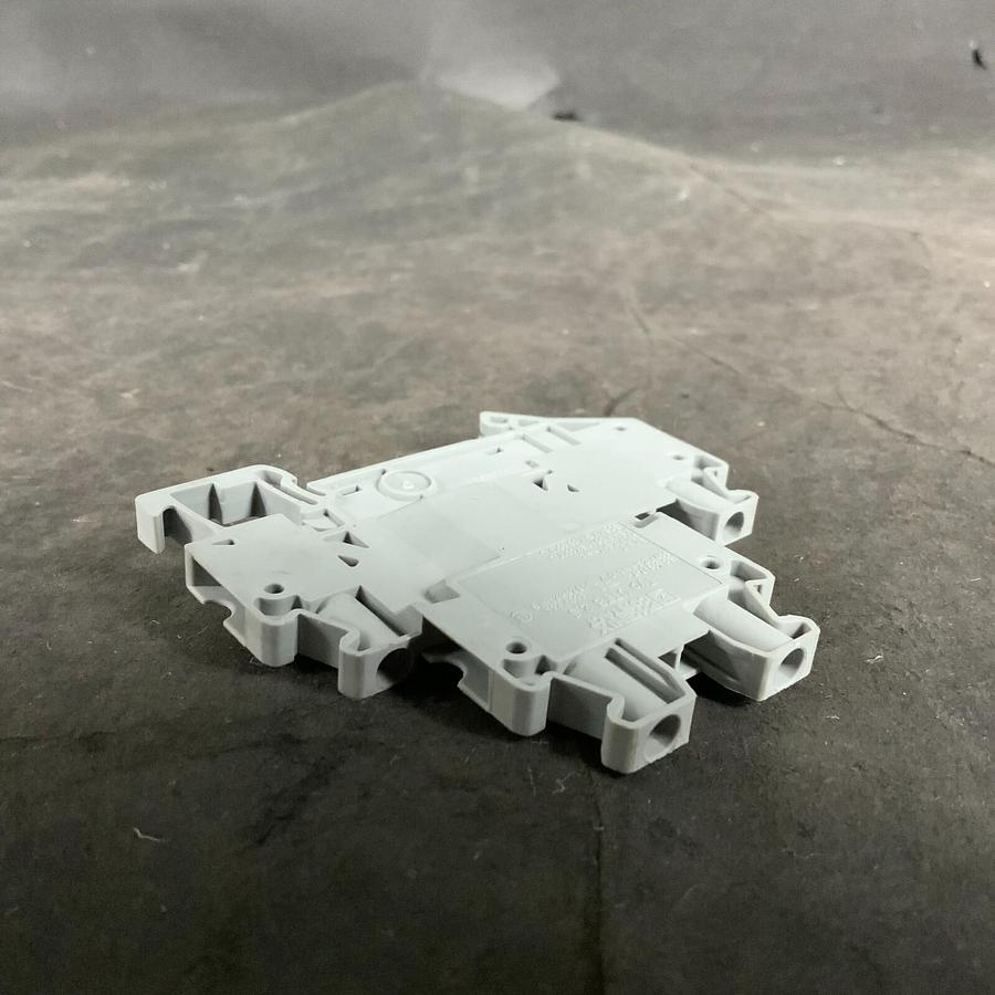 Used PHOENIX CONTACT TYPE UTTB 2.5 TERMINAL BLOCK ($2 OBO)