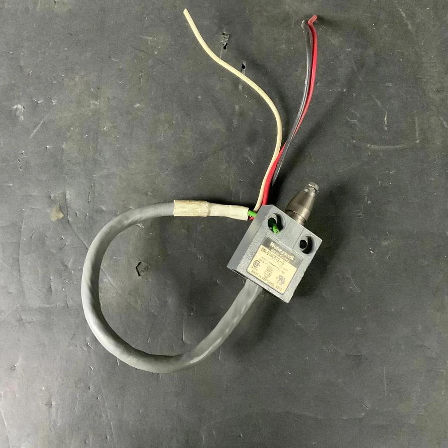 Used HONEYWELL 914CE19-6 MICRO SWITCH ($35 OBO)