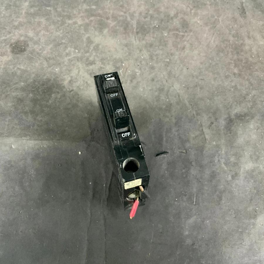 Used SQUARE D QOT1515 CIRCUIT BREAKER ($10 OBO)