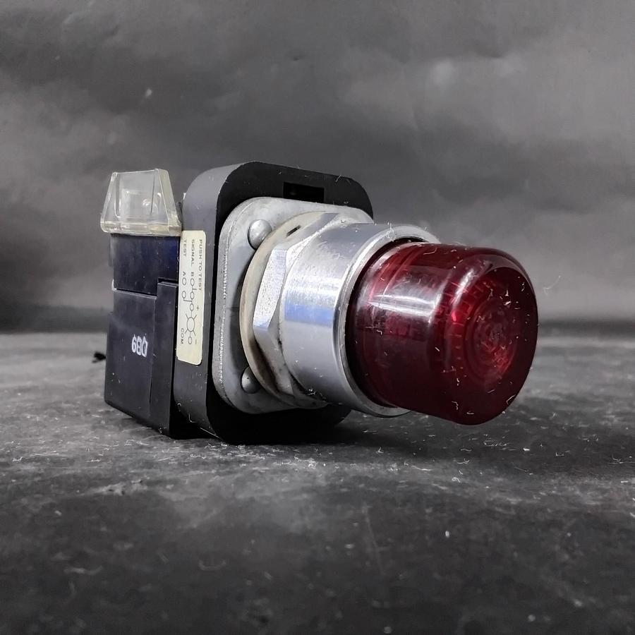 Used ALLEN BRADLEY 800T-QTH2R SERIES U RED INDICATOR LIGHT ($45 OBO)