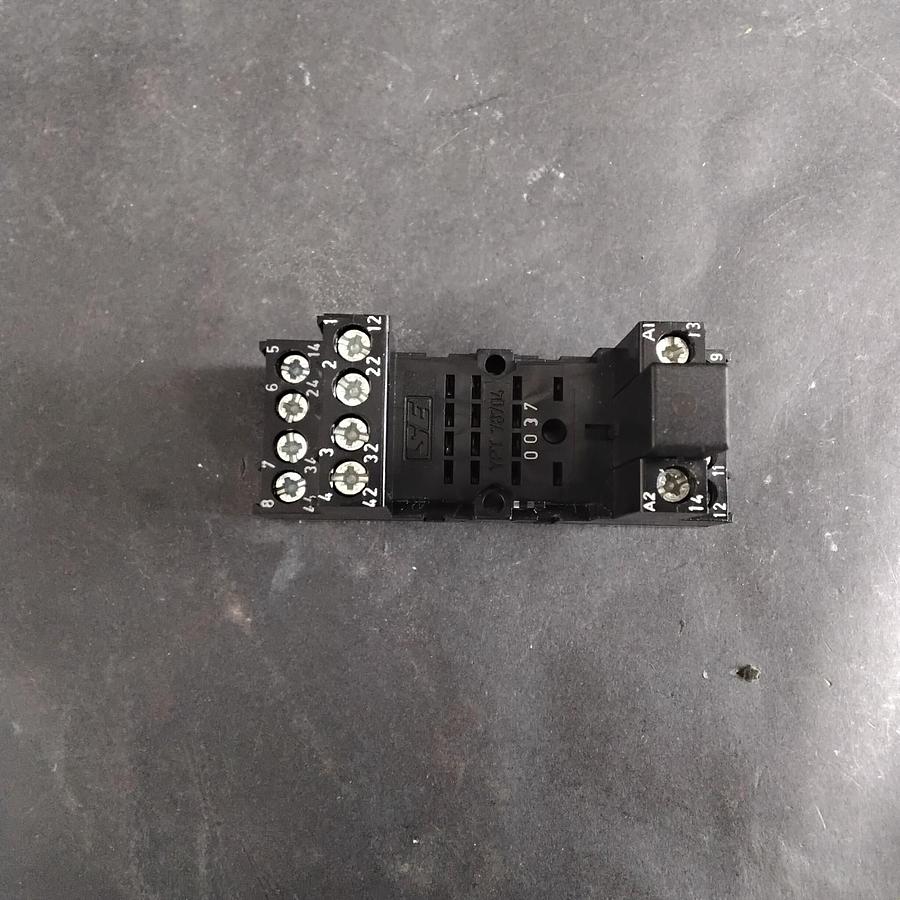 Used SCHNEIDER ELECTRIC YPT78704 RELAY SOCKET ($7 OBO)