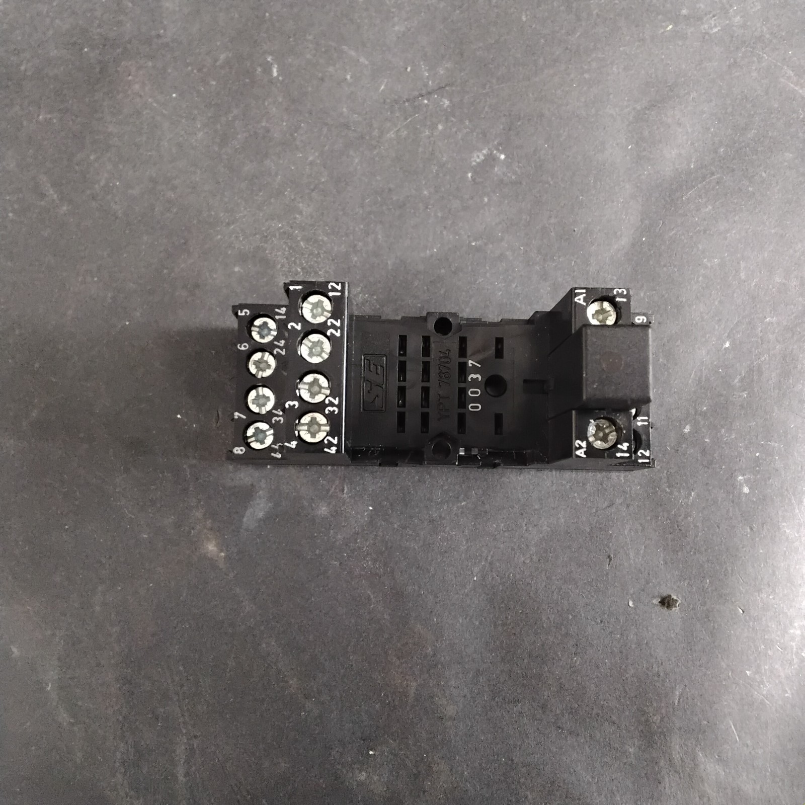 Used SCHNEIDER ELECTRIC YPT78704 RELAY SOCKET ($7 OBO)