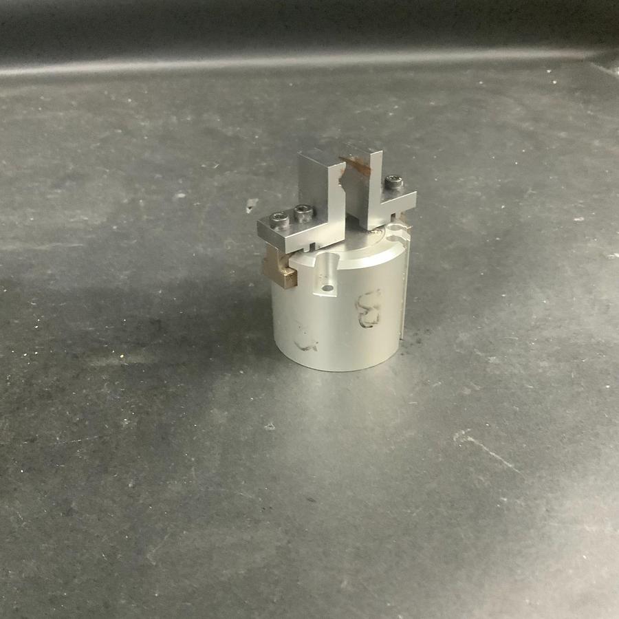 Used SMC PNEUMATIC 2-FINGER GRIPPER ($20 OBO)