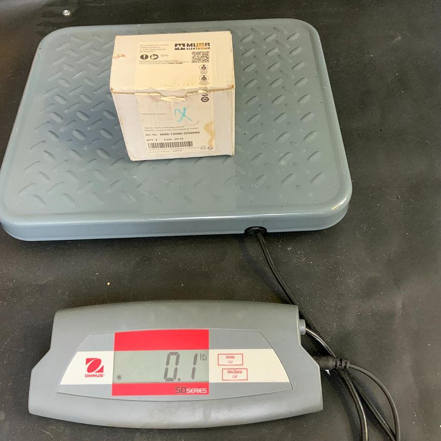 Used MURR ELEKTRONIK 4000-72000-3250000 USED IN BOX ($40 OBO)
