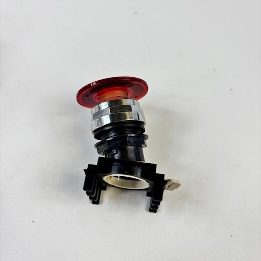 Used CUTLER-HAMMER E22GD2 RED PUSHBUTTON