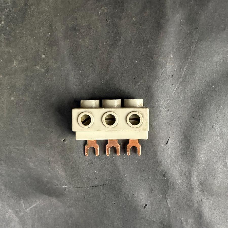 Used SIEMENS 3VU9135-1BB01 LINE SIDE FEEDER