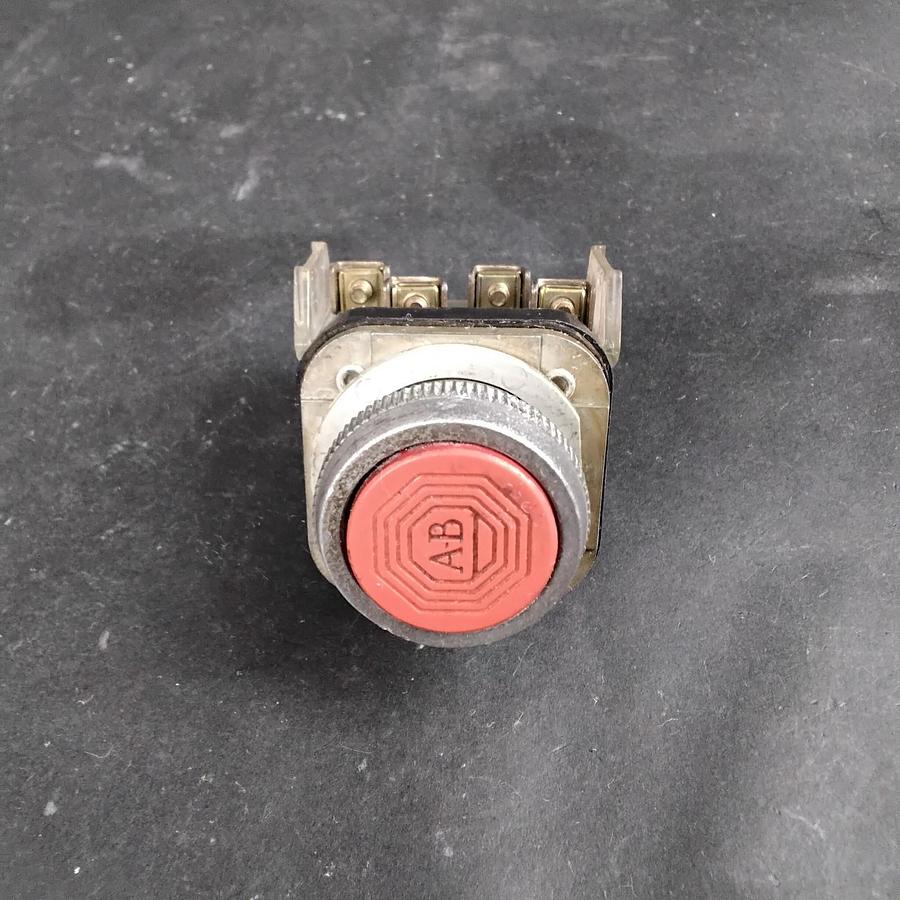 Used ALLEN BRADLEY 800T-A SERIES T RED PUSHBUTTON SWITCH ($17 OBO)