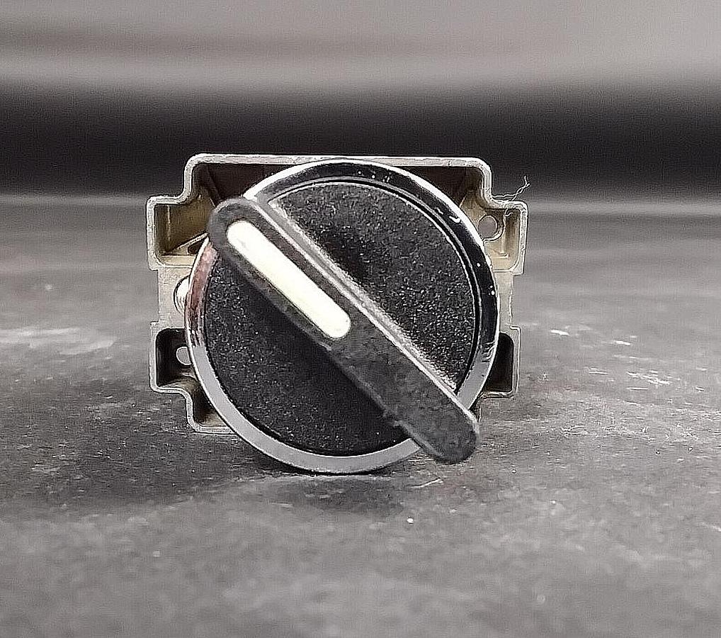 Used TELEMENCANIQUE ZB2-BE101 SELECTOR SWITCH ($13 OBO)