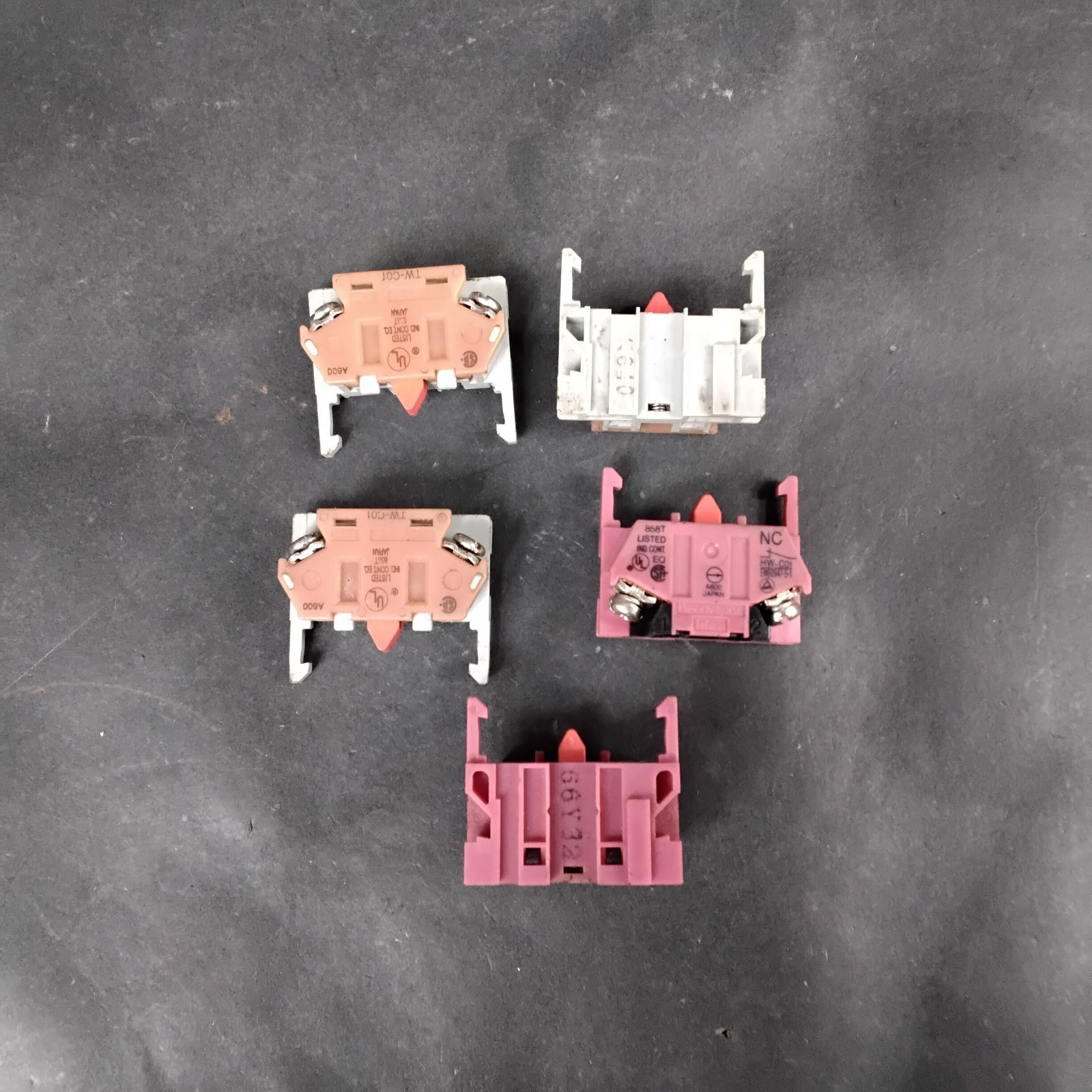 Used IDEC HW-C01 CONTACT BLOCKS - GROUP OF 5 ($13 OBO)
