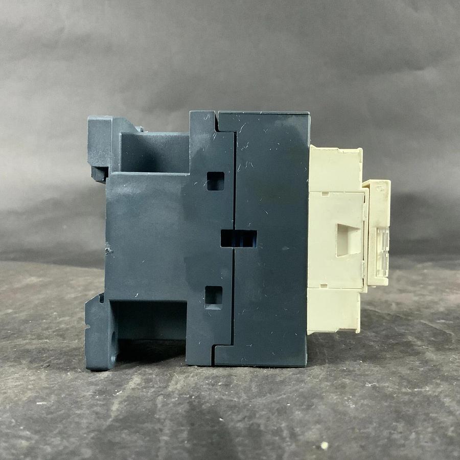 Used SCHNEIDER ELECTRIC LC1D09 CONTACTOR ($25 OBO)