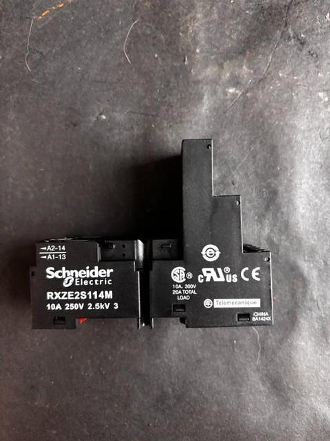 Used SCHNEIDER ELECTRIC RXZE2S114M RELAY SOCKET - GROUP OF 5 ($30 OBO)