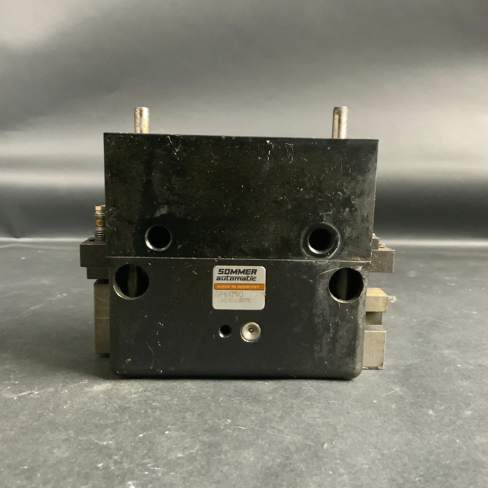 Used SOMMER AUTOMATIC GP612N0 PNEUMATIC GRIPPER ($90 OBO)