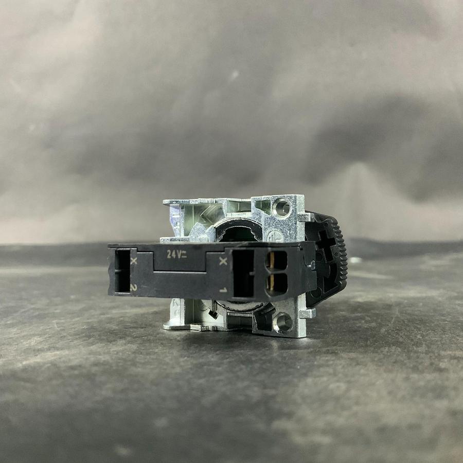 Used ALLEN BRADLEY 800F-Q3W SERIES B GREEN PUSH BUTTON ($30 OBO)