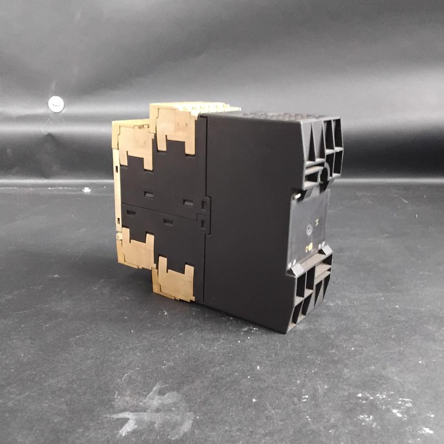 Used SIEMENS SIRIUS 3TK2825-2BB40 SAFETY RELAY ($50 OBO)