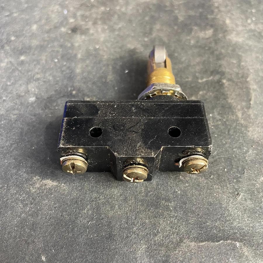 Used HIGHLY Z15G1318 MICRO SWITCH