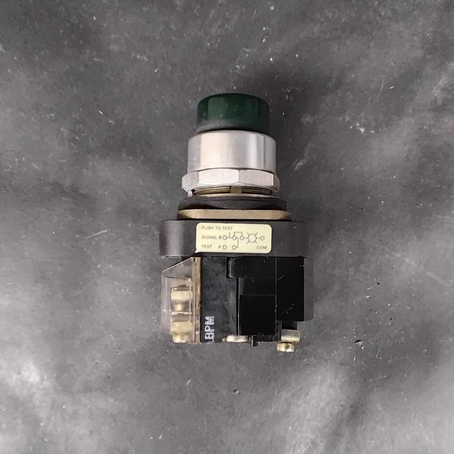 Used ALLEN BRADLEY 800T-PT16 SERIES T GREEN PUSHBUTTON SWITCH ($15 OBO)