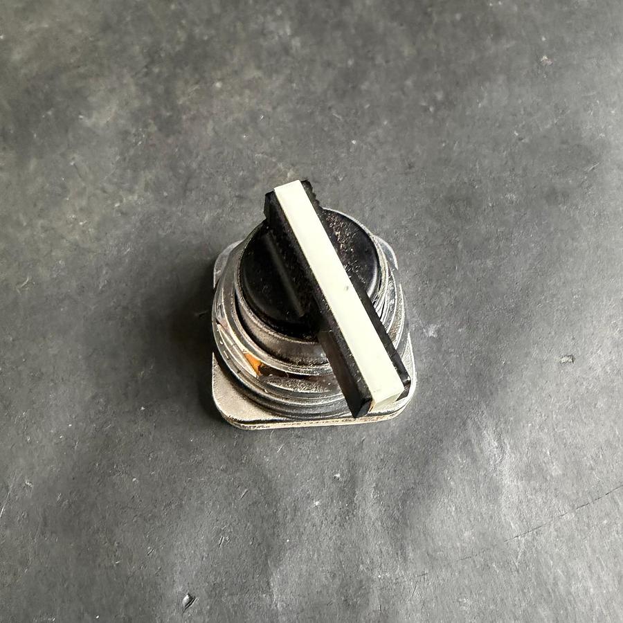 Used SIEMENS 528B2BAB SELECTOR SWITCH ($10 OBO)