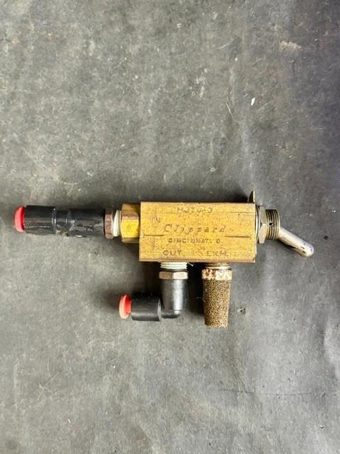 Used CLIPPARD MJTV-3 SOLENOID TOGGLE VALVE