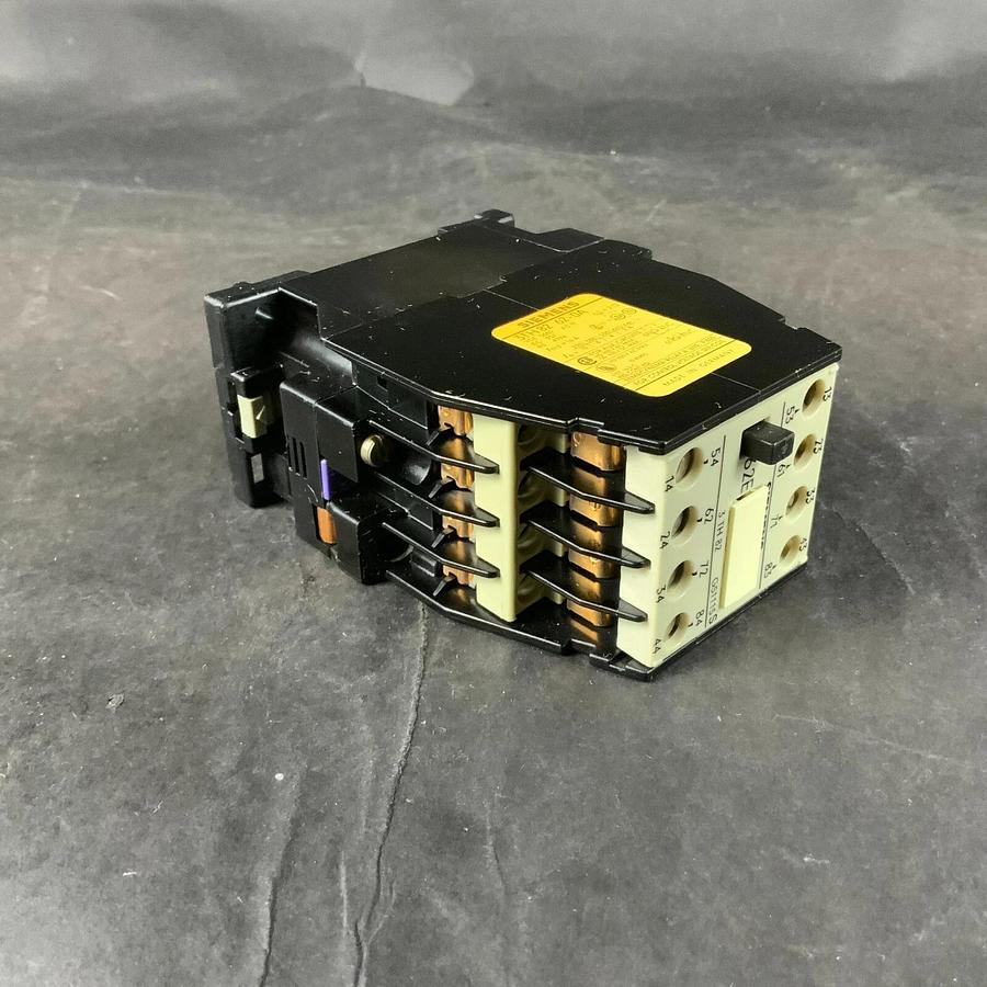 Used SIEMENS 3TH82 62-0A 24/29V CONTACTOR ($10 OBO)