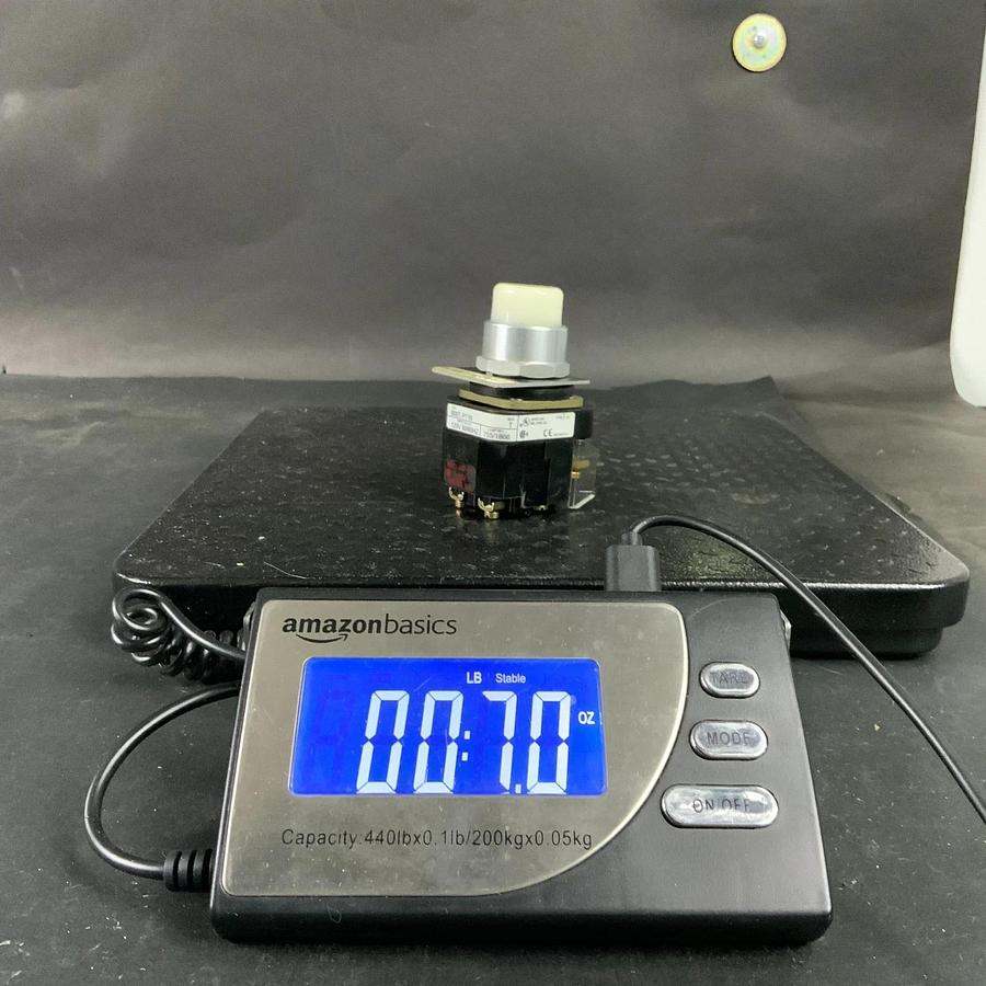 Used ALLEN BRADLEY 800T-PT16 WHITE PUSHBUTTON ($30 OBO)