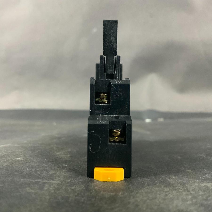 Used ALLEN BRADLEY 700-HN122 SERIES A RELAY SOCKET ($8 OBO)