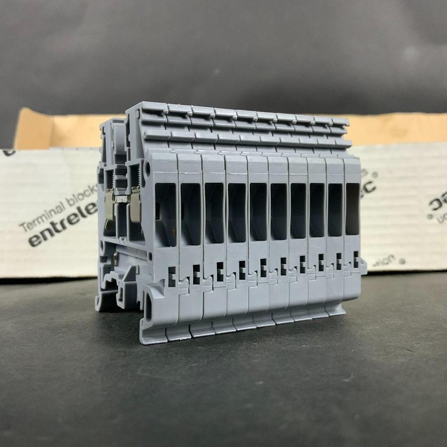 Used ENTRELEC TYPE MA2,5/5 TERMINAL BLOCK - QTY 18 ($15 OBO)