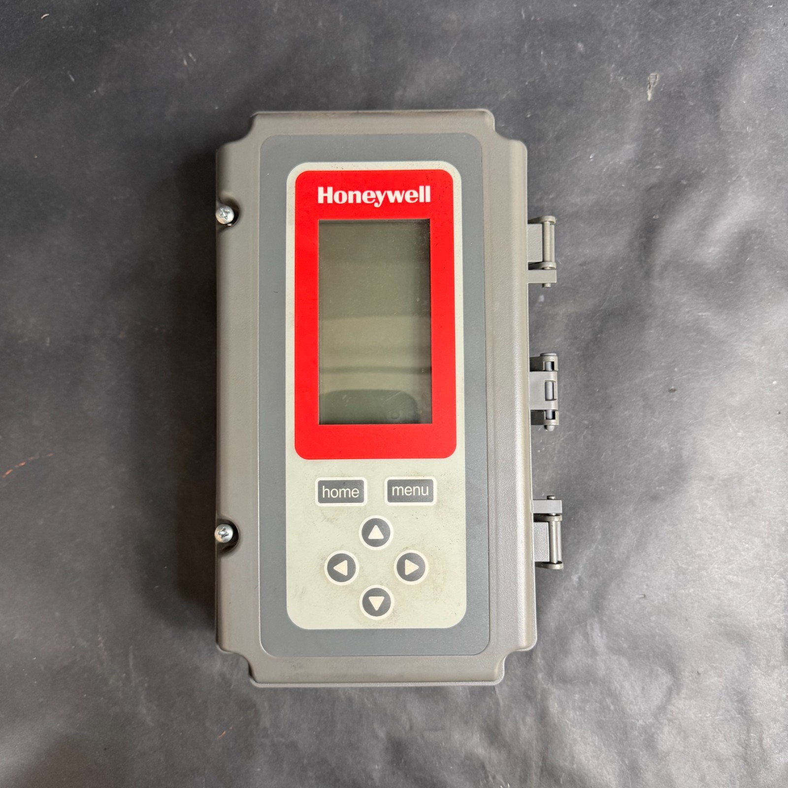 Used HONEYWELL T775M2048 TEMPERATURE CONTROLLER ($130 OBO)
