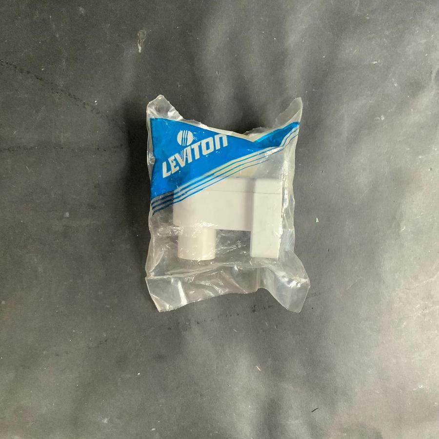 Used LEVITON 5C399 FLUORESCENT LAMP HOLDER ($5 OBO)