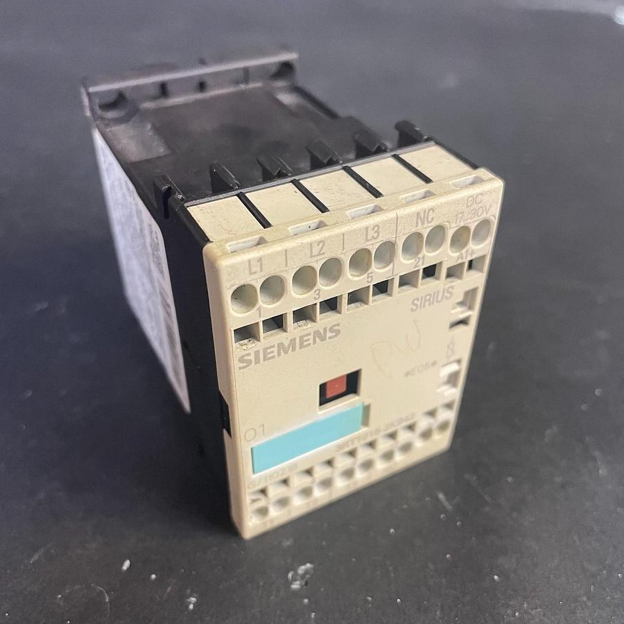 Used SIEMENS 3RT1015-2KB42 SIRIUS CONTRACTOR RELAY
