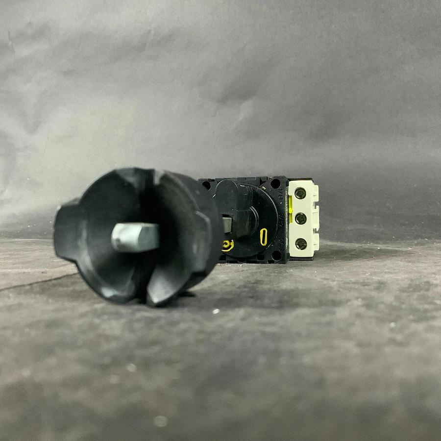 Used BACO CONTROLS 172100 DISCONNECT SWITCH ($40 OBO)