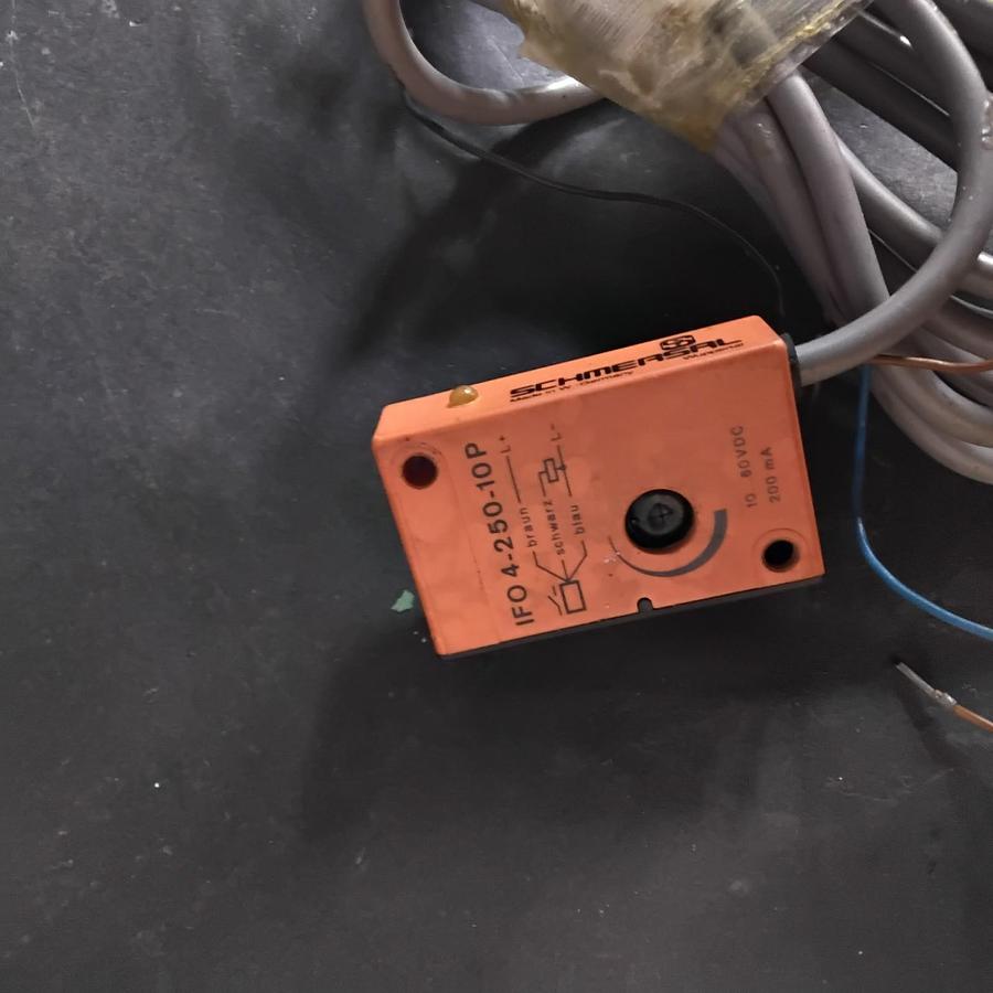 Used SCHMERSAL IFO 4-250-10P PROXIMITY SWITCH ($25 OBO)