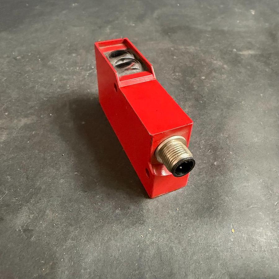 Used LEUZE ELECTRONIC FRK 92/4-300L DIFFUSE SENSOR ($40 OBO)