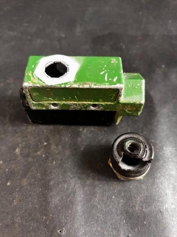 Used OMRON ZE-N-2S LIMIT SWITCH