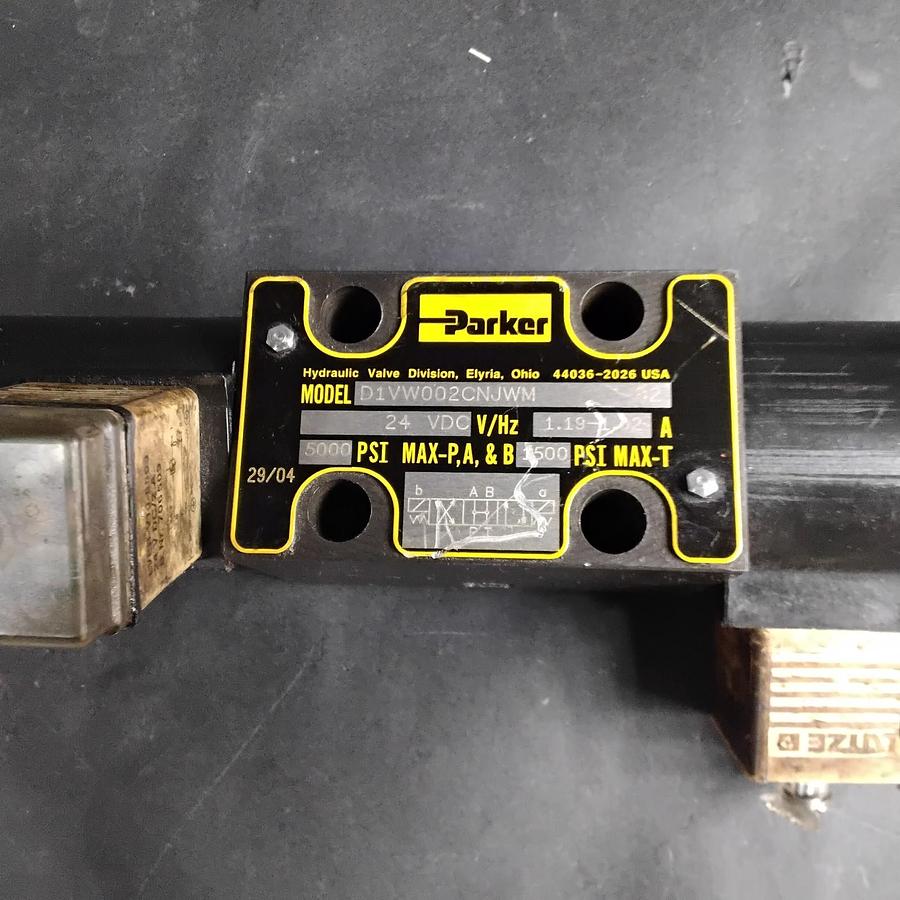Used PARKER D1VW002CNJWM HYDRAULIC VALVE ($70 OBO)