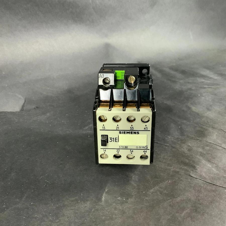 Used SIEMENS 3TH80 31-0A 240V CONTACTOR ($10 OBO)