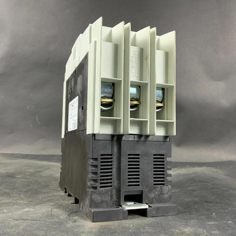 Used SIEMENS 3RV1742-5BD10 CIRCUIT BREAKER ($30 OBO)
