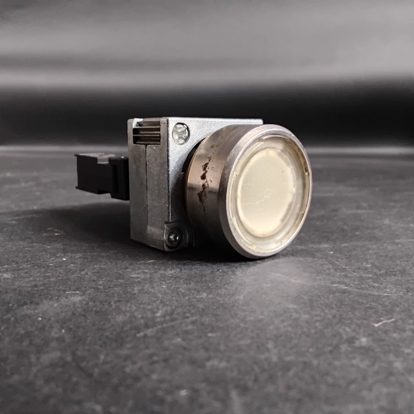 Used SIEMENS 3SB3403-1PC CLEAR PUSHBUTTON ($15 OBO)