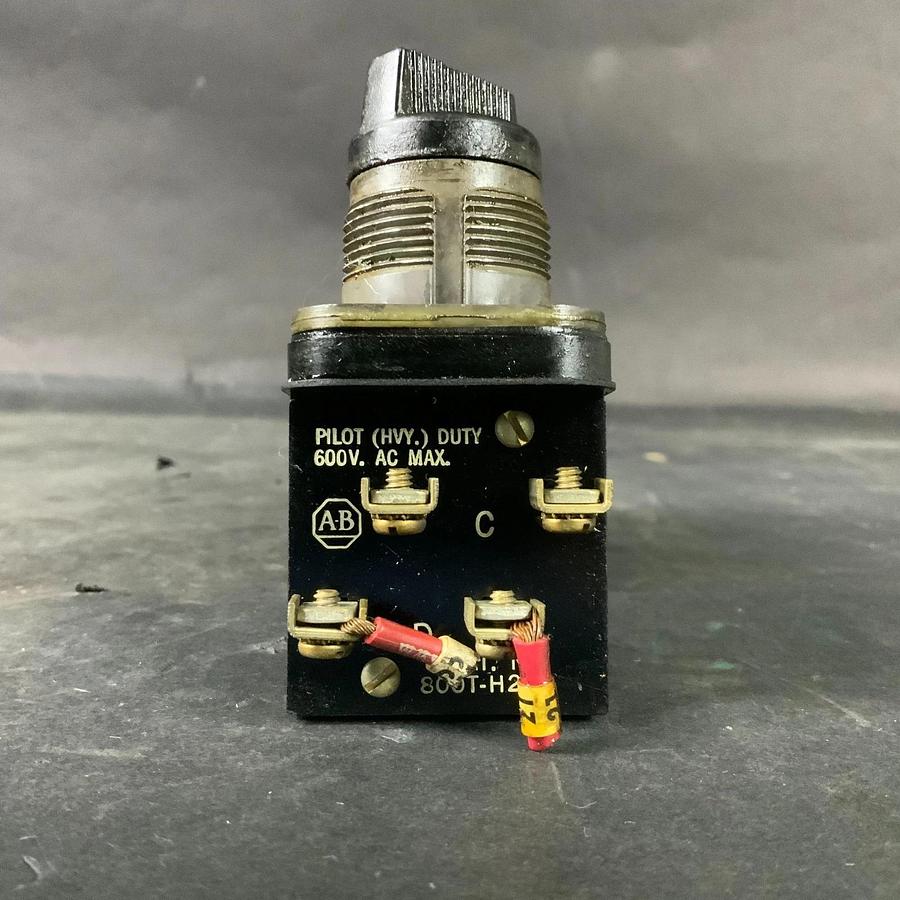 Used ALLEN BRADLEY 800T-H2A SELECTOR SWITCH ($20 OBO)